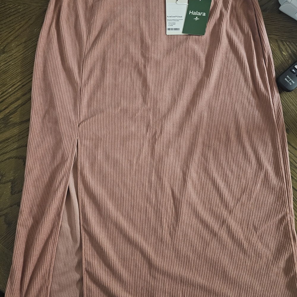 HALARA Blush Ribbed Pencil Skirt